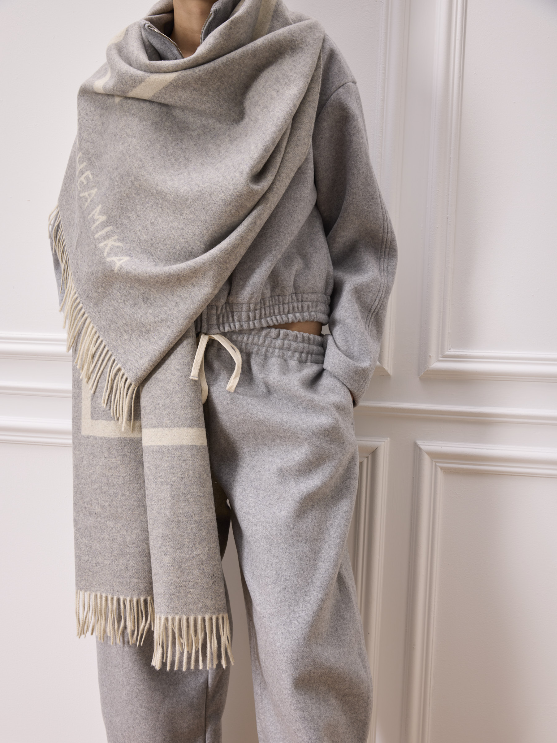 MALINAX-1085-0161_grau_0 MALINA Grau, Bekleidung, Halstuch, Mantel, Modisch