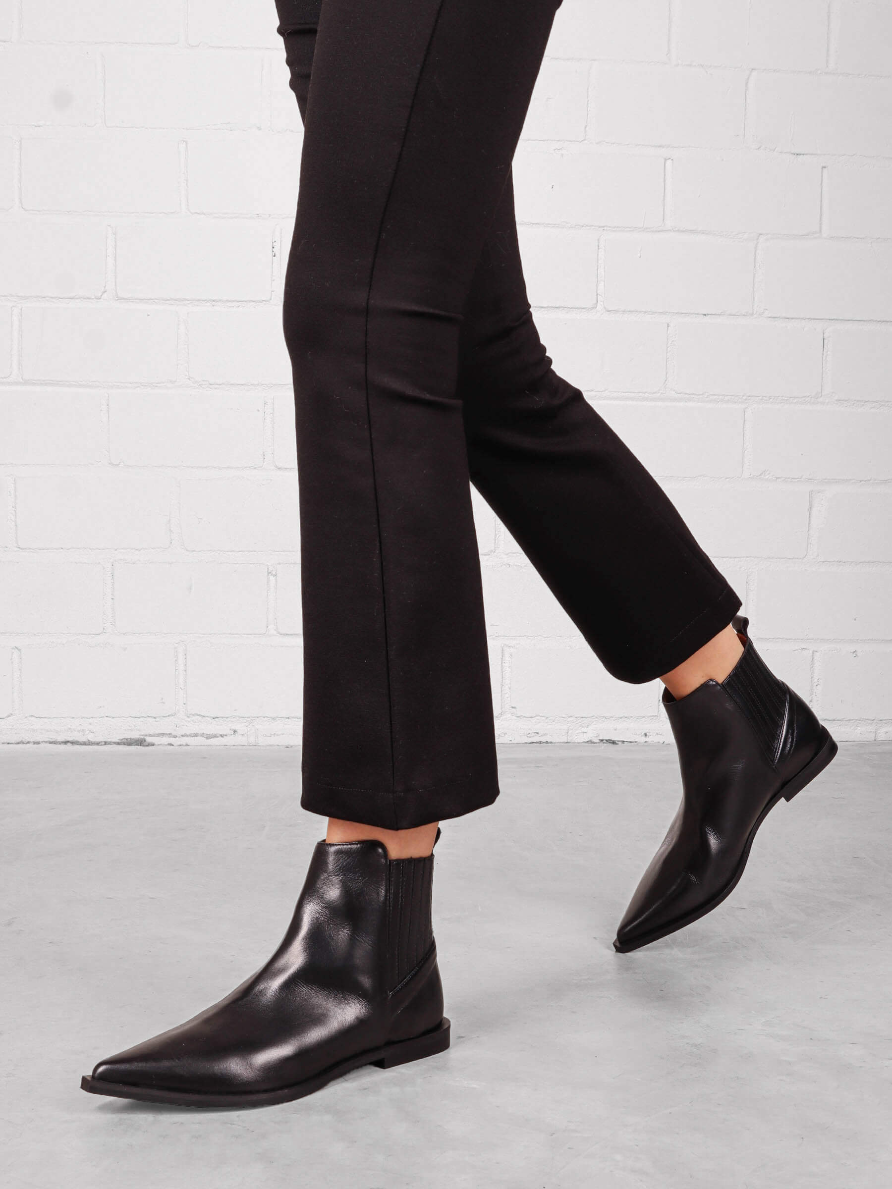 Chelsea Boots schwarz, Schuhwerk, Schuh, Hoher Absatz, Mantel, Person