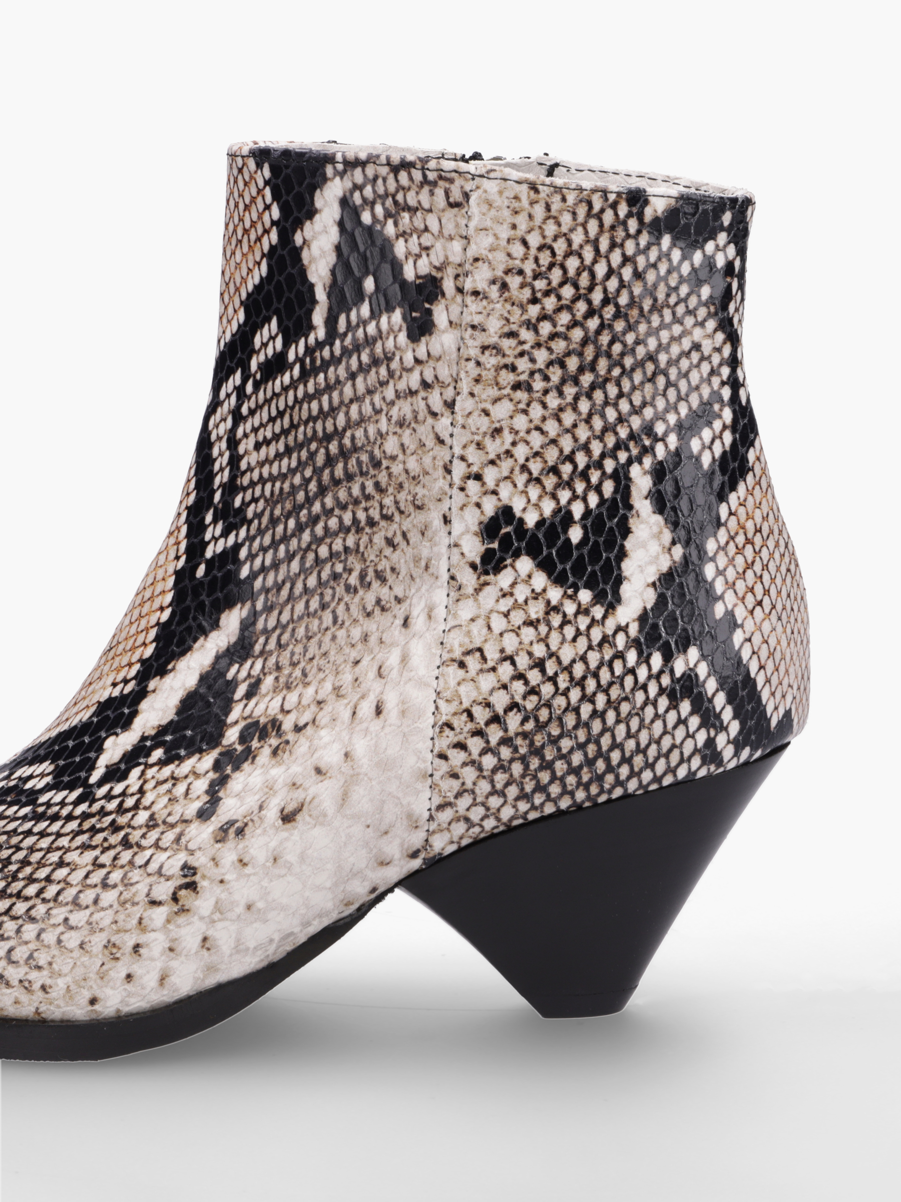 Bekleidung, Schuhwerk, Schuh, Hoher Absatz