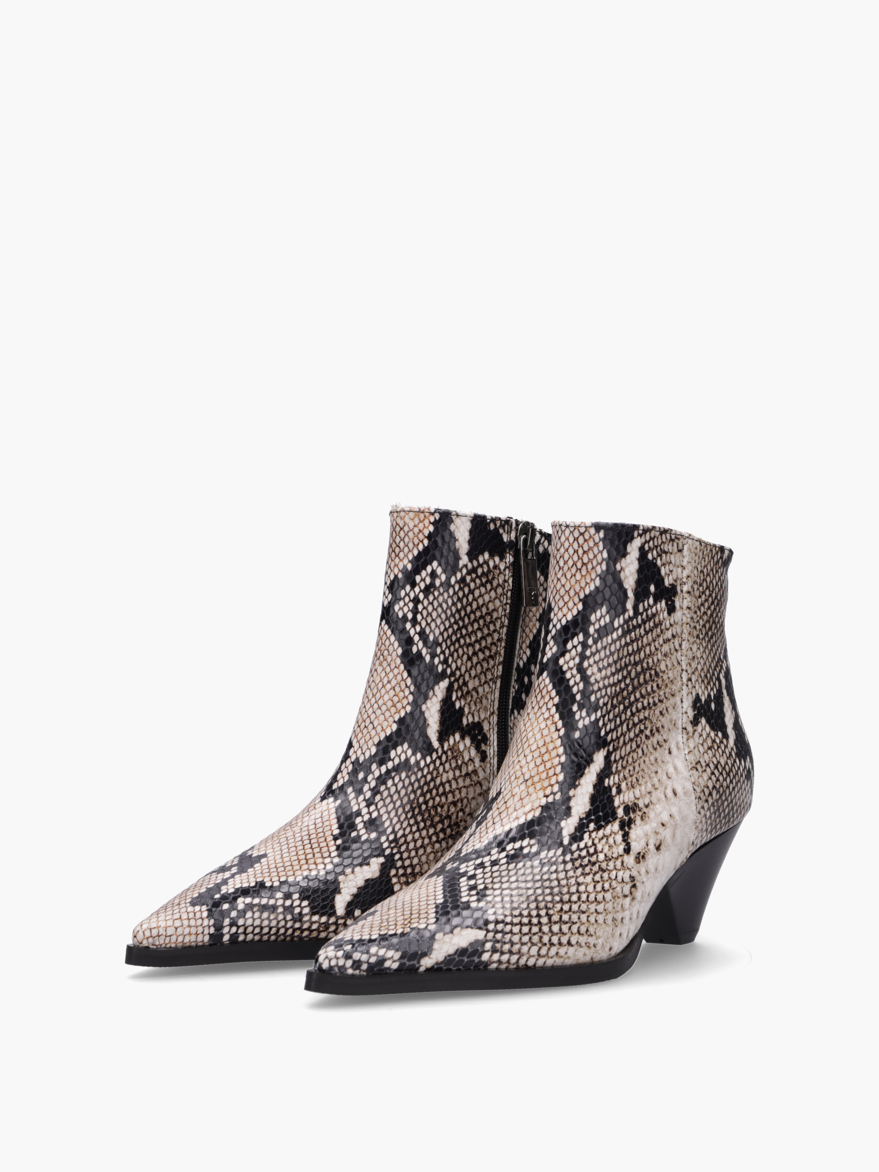 Bekleidung, Schuhwerk, Schuh, Hoher Absatz