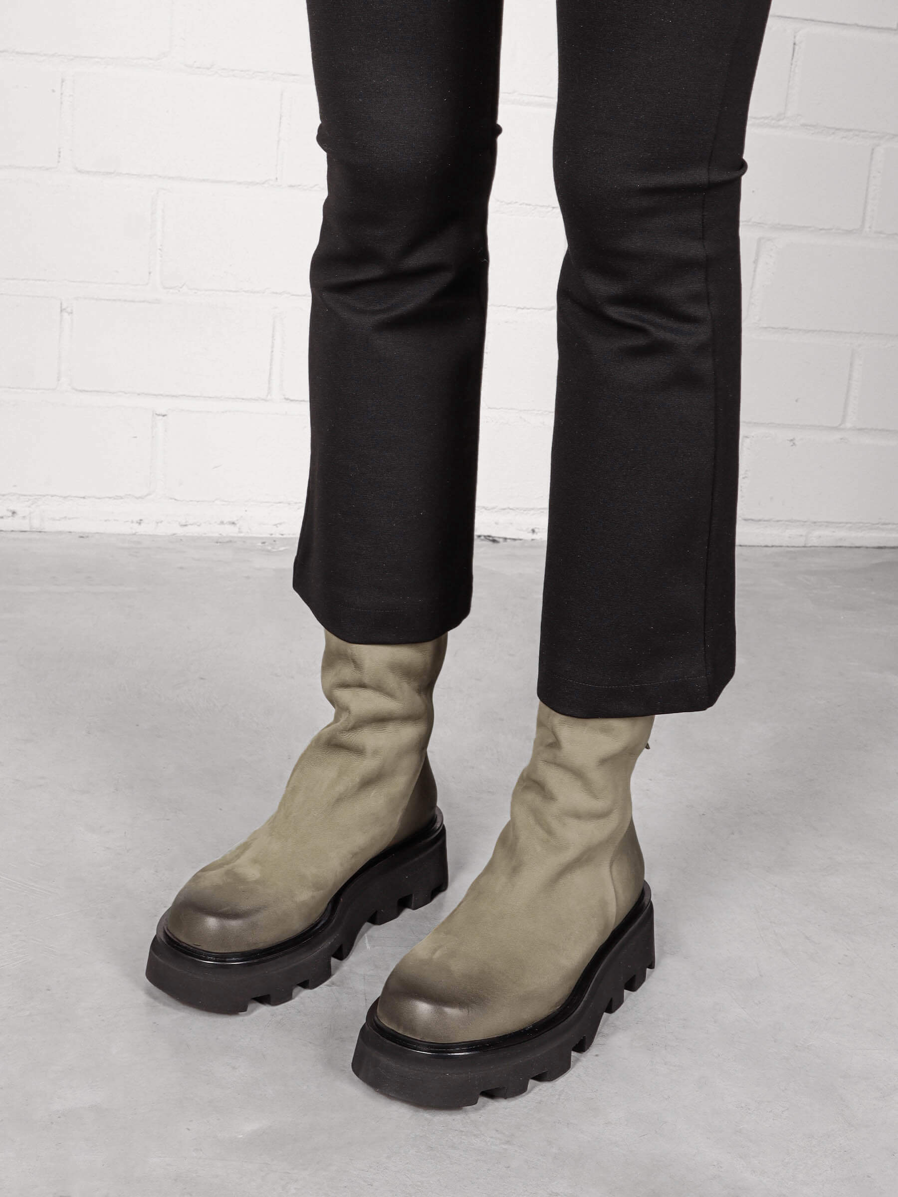 Plateau Boots kaki, Bekleidung, Schuhwerk, Schuh, Person