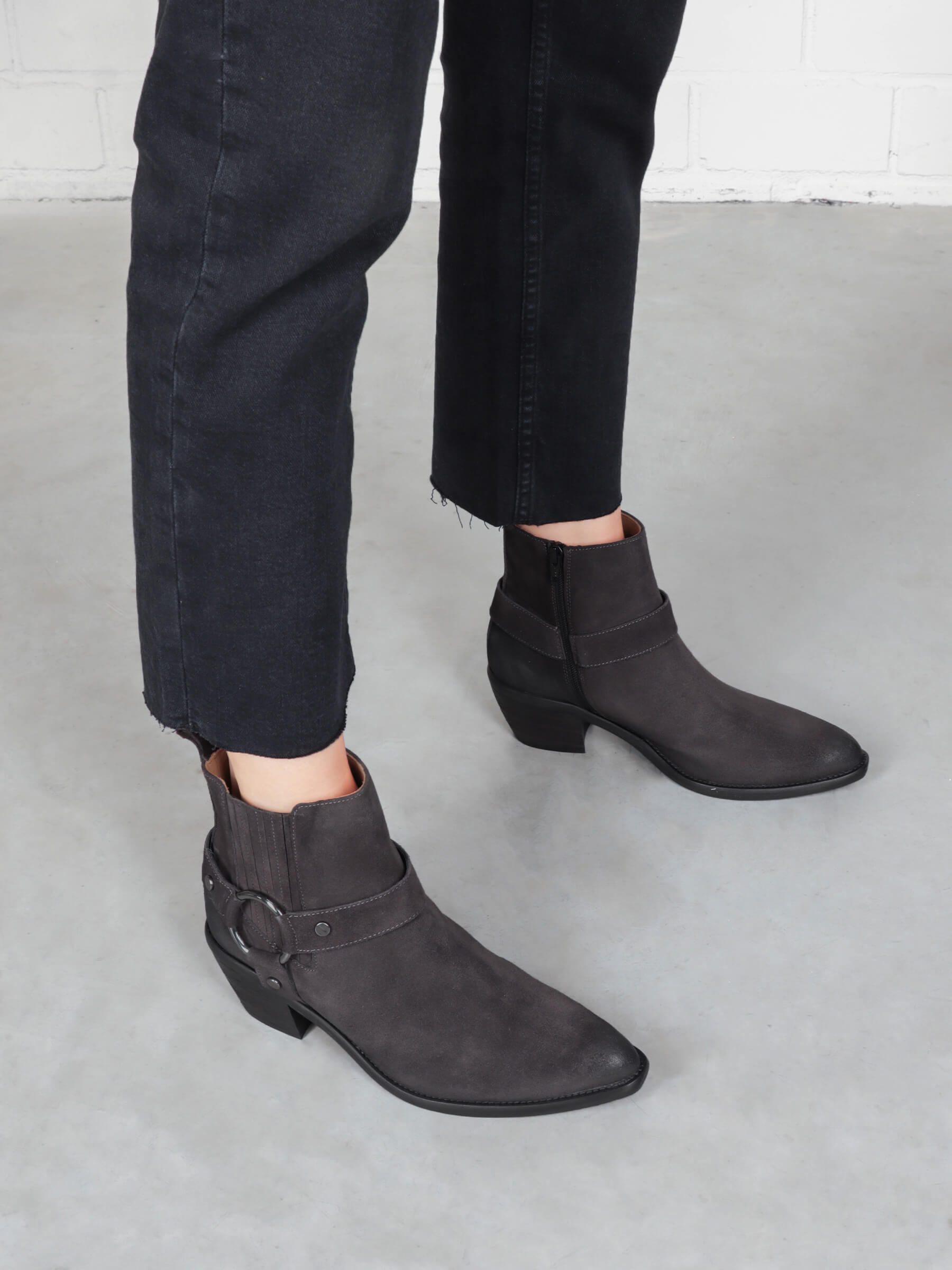 Cowboy-Boots-carbone-TM09501-0002-0168-Thea-Mika_7_BM Cowboy Boots grau