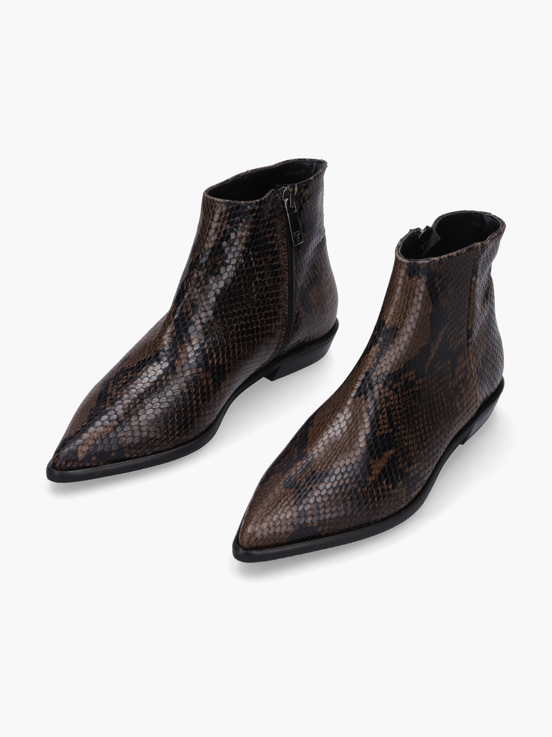 Bekleidung, Schuhwerk, Schuh